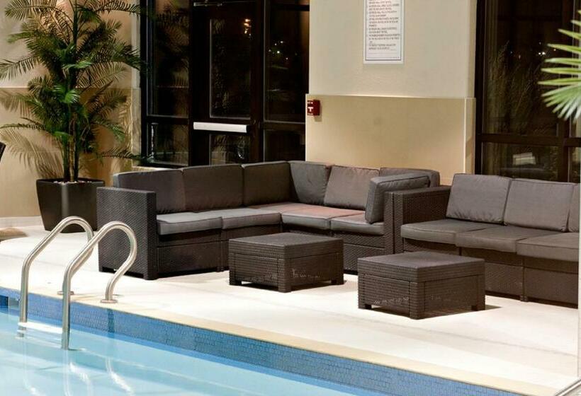 فندق Holiday Inn Express Pembroke, An Ihg