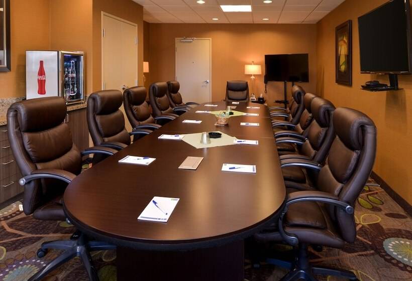 هتل Holiday Inn Express Pocatello, An Ihg