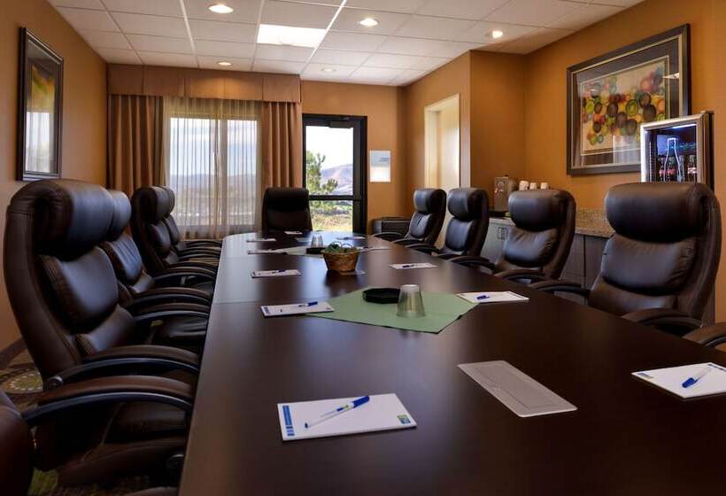 هتل Holiday Inn Express Pocatello, An Ihg