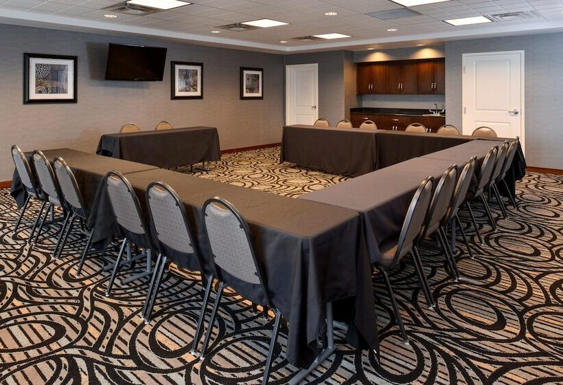 בית מלון כפרי Holiday Inn Express & Suites Greenfield, An Ihg