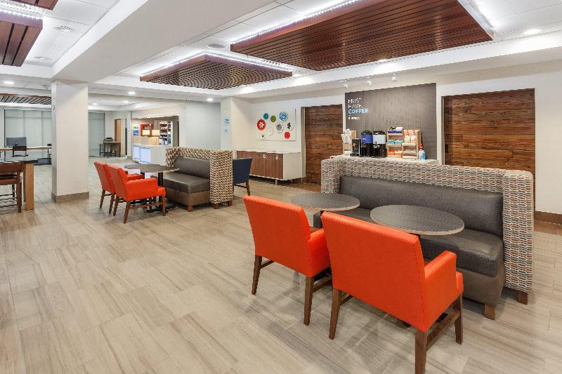 Отель Holiday Inn Express & Suites Tilton, An Ihg