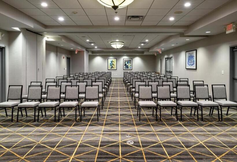 هتل Holiday Inn Raleigh Durham Airport, An Ihg