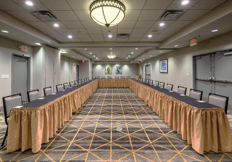 هتل Holiday Inn Raleigh Durham Airport, An Ihg