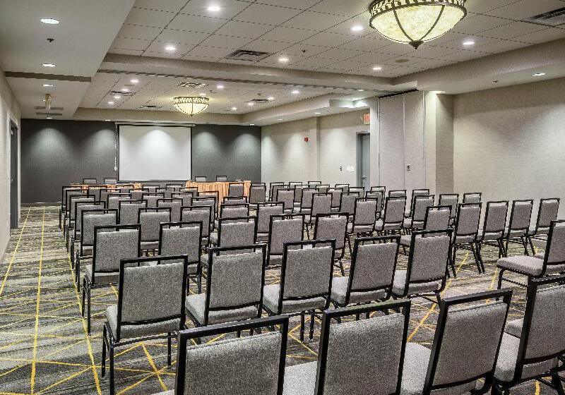 هتل Holiday Inn Raleigh Durham Airport, An Ihg