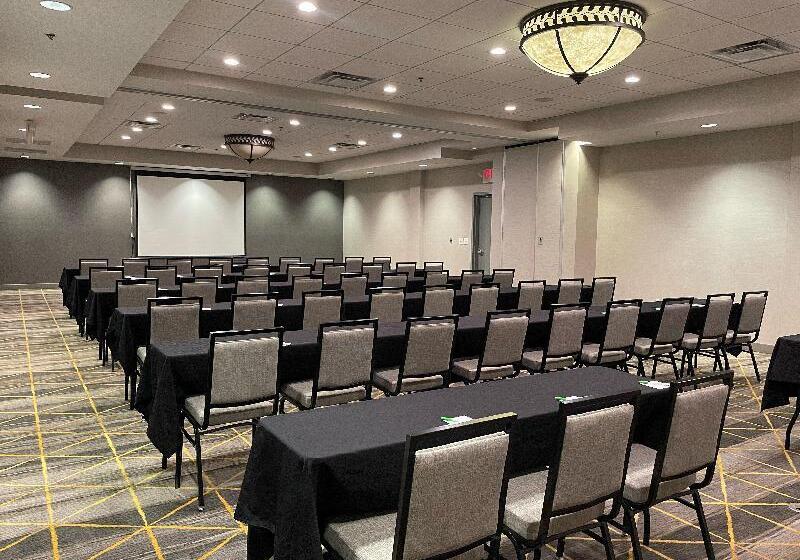 هتل Holiday Inn Raleigh Durham Airport, An Ihg