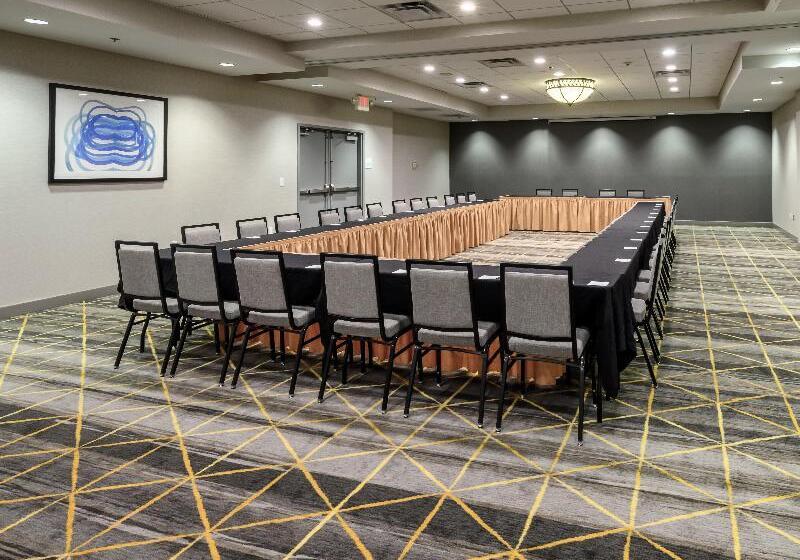 هتل Holiday Inn Raleigh Durham Airport, An Ihg