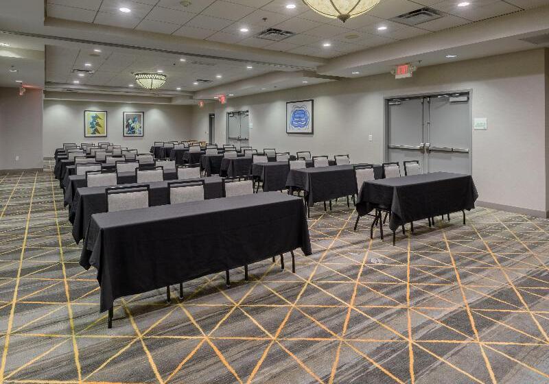 هتل Holiday Inn Raleigh Durham Airport, An Ihg