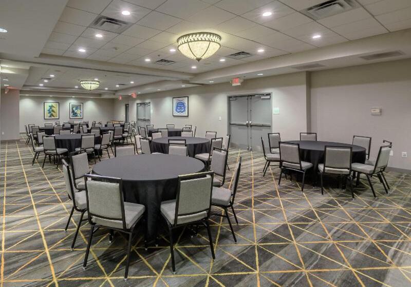 هتل Holiday Inn Raleigh Durham Airport, An Ihg