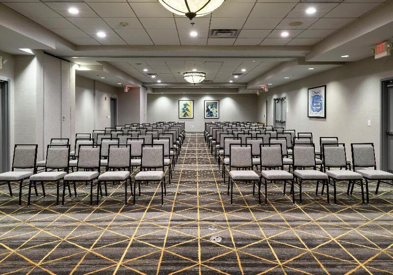 هتل Holiday Inn Raleigh Durham Airport, An Ihg