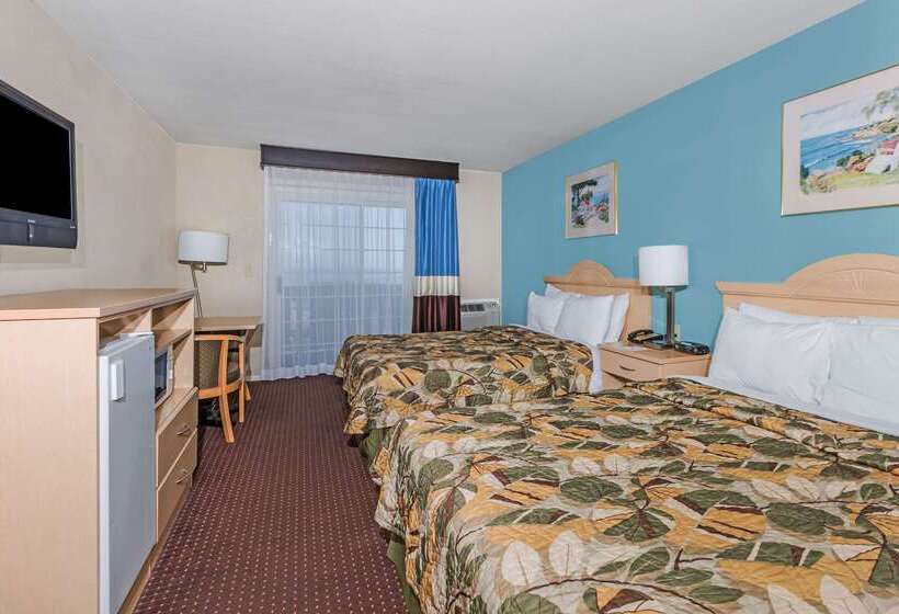 هتل Howard Johnson By Wyndham Santa Cruz Beach Boardwalk