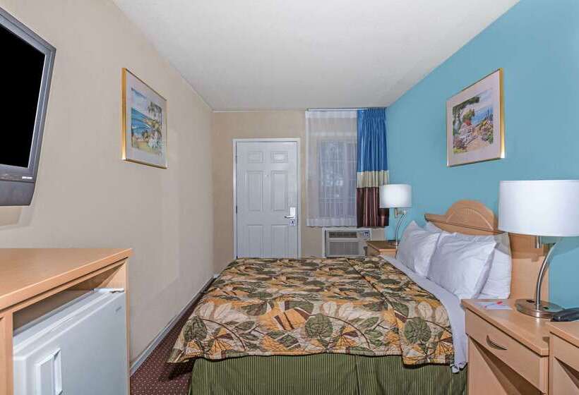 هتل Howard Johnson By Wyndham Santa Cruz Beach Boardwalk