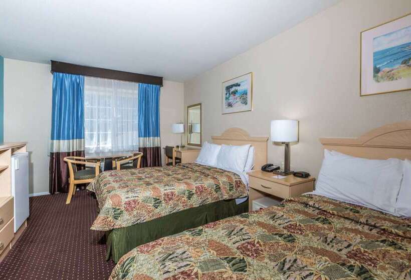 هتل Howard Johnson By Wyndham Santa Cruz Beach Boardwalk
