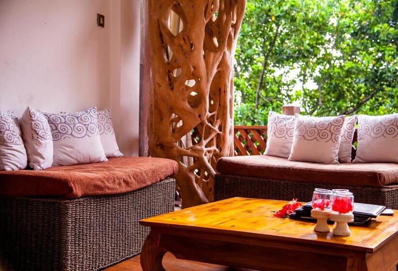 هتل Le Domaine De L Orangeraie Resort And Spa