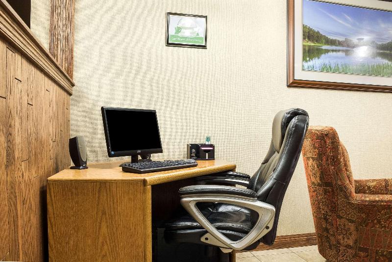 هتل Everspring Inn & Suites