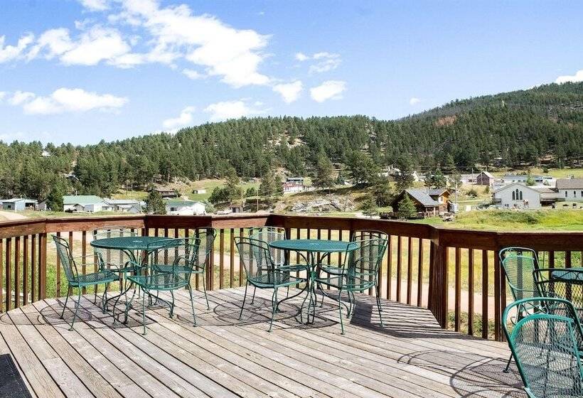 هتل Everspring Inn & Suites