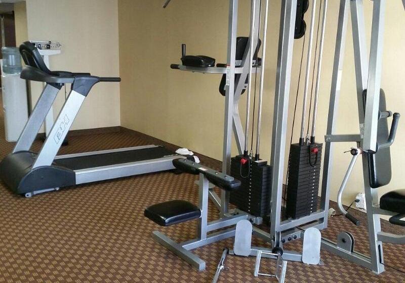 فندق Michigan City Inn