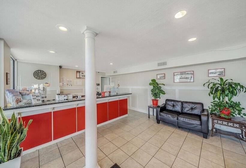 هتل Ramada By Wyndham Panama City Beach / Beachfront