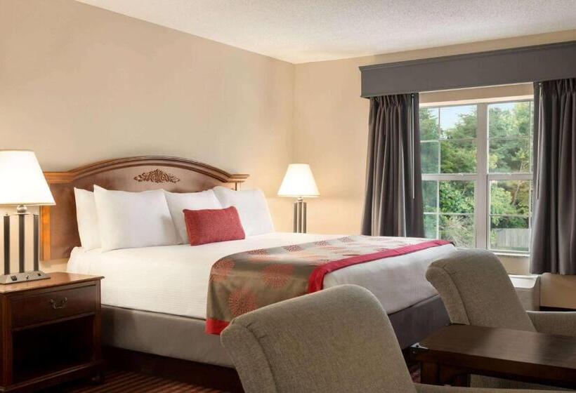 هتل Ramada By Wyndham Pigeon Forge North