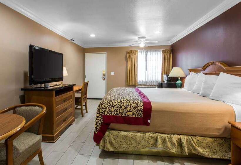 בית מלון כפרי Rodeway Inn