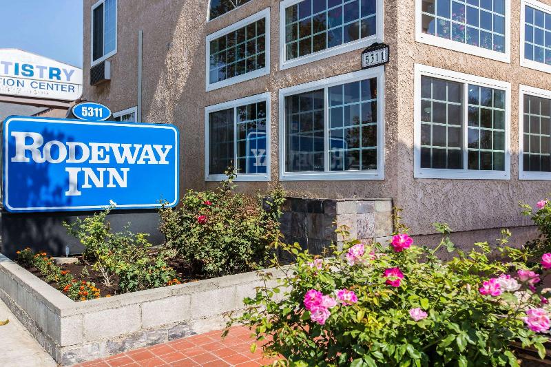 בית מלון כפרי Rodeway Inn