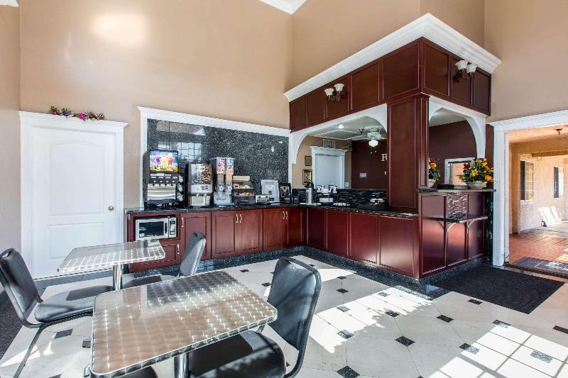 בית מלון כפרי Rodeway Inn