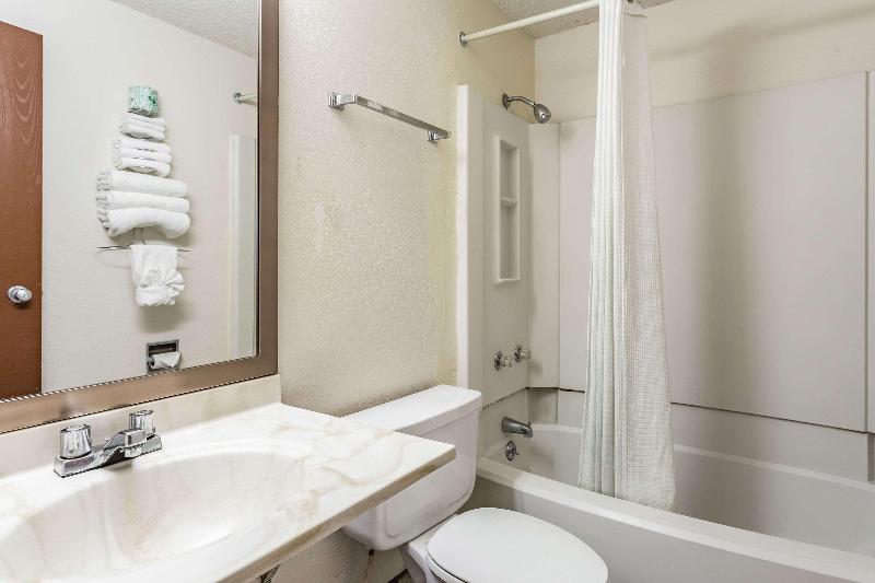 هتل Rodeway Inn