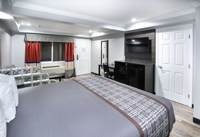 モーテル Rodeway Inn & Suites