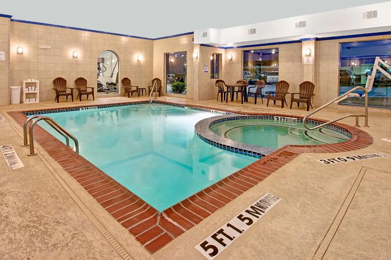 هتل Baymont By Wyndham Decatur