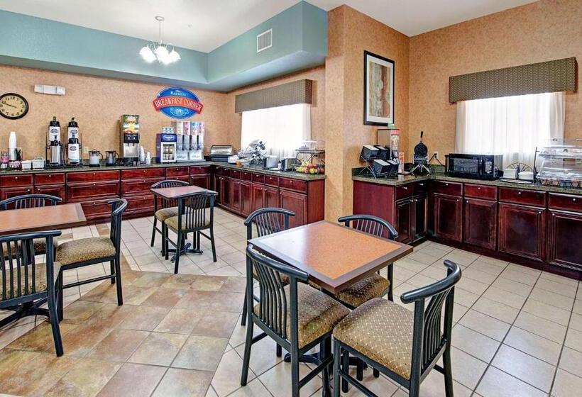 هتل Baymont By Wyndham Decatur