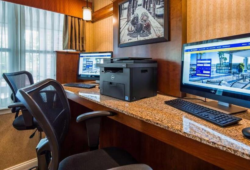 هتل Best Western Plus Easton Inn & Suites