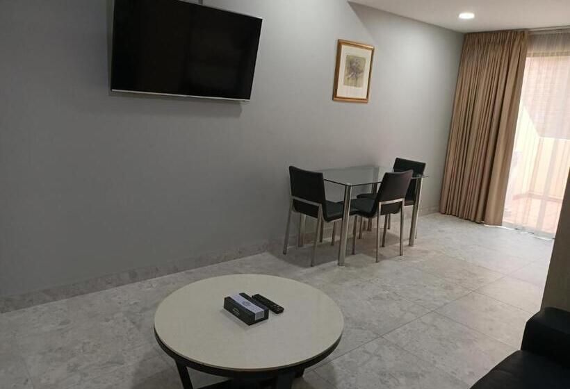 هتل Boulevard On Beaumont