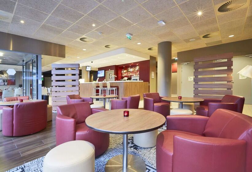 בית מלון כפרי Campanile Lille Euralille