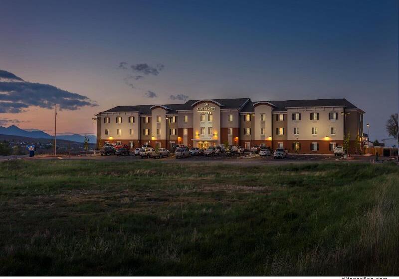 בית מלון כפרי Candlewood Suites Winnemucca