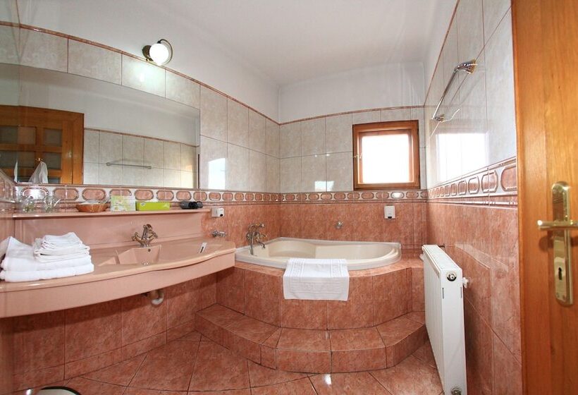 هتل Casa Cranta