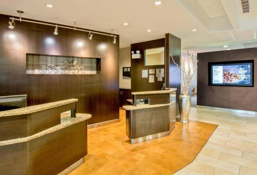 هتل Courtyard By Marriott Clarksville