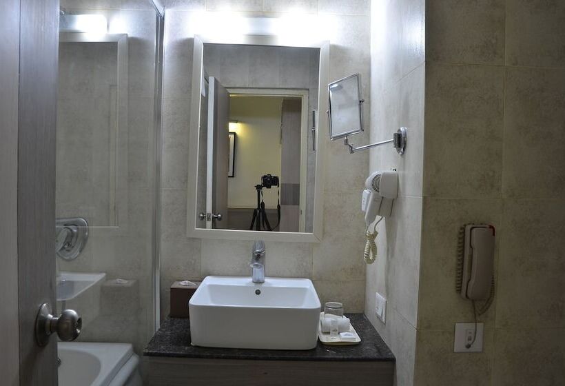 Days Hotel By Wyndham Neemrana