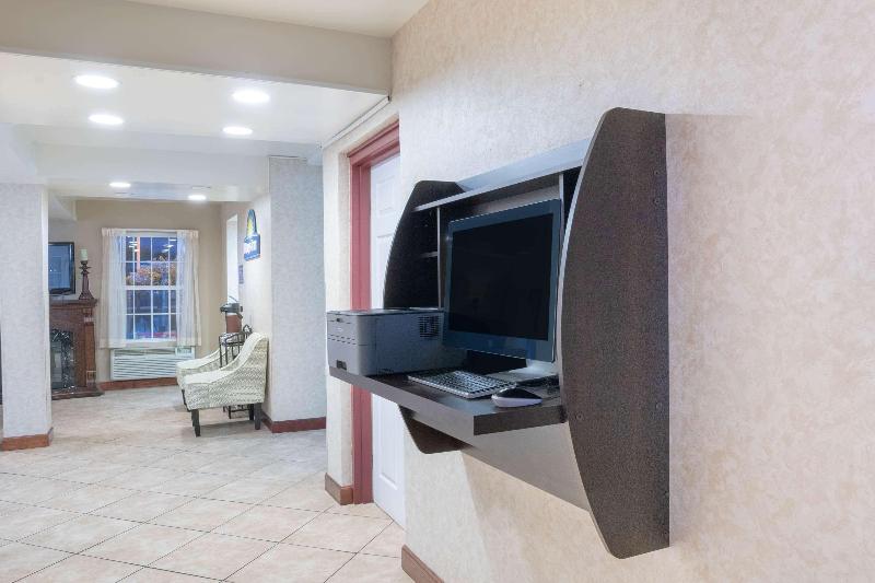 בית מלון כפרי Days Inn By Wyndham Cave City