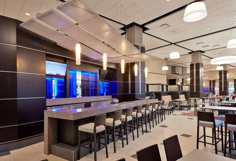 فندق Doubletree By Hilton Lawrenceburg