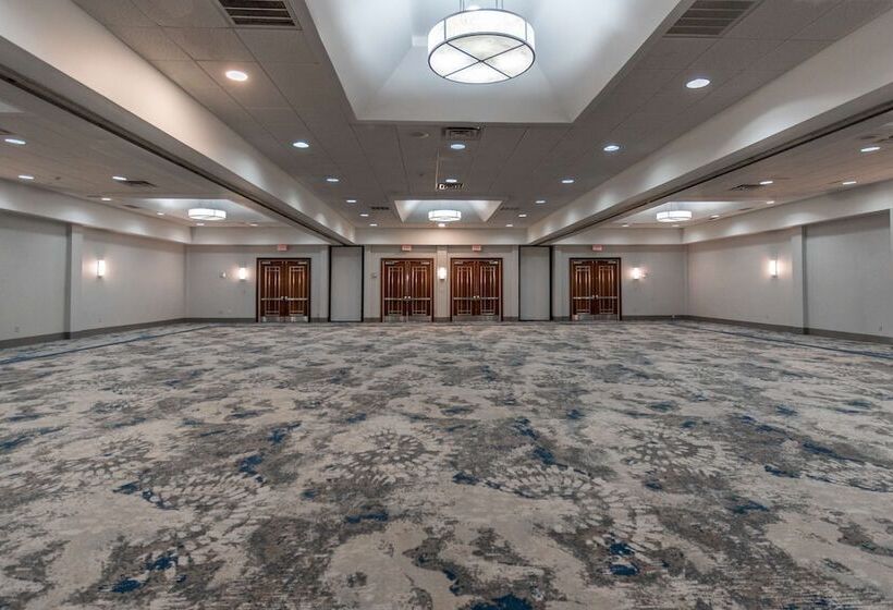 هتل Doubletree By Hilton New Bern Riverfront