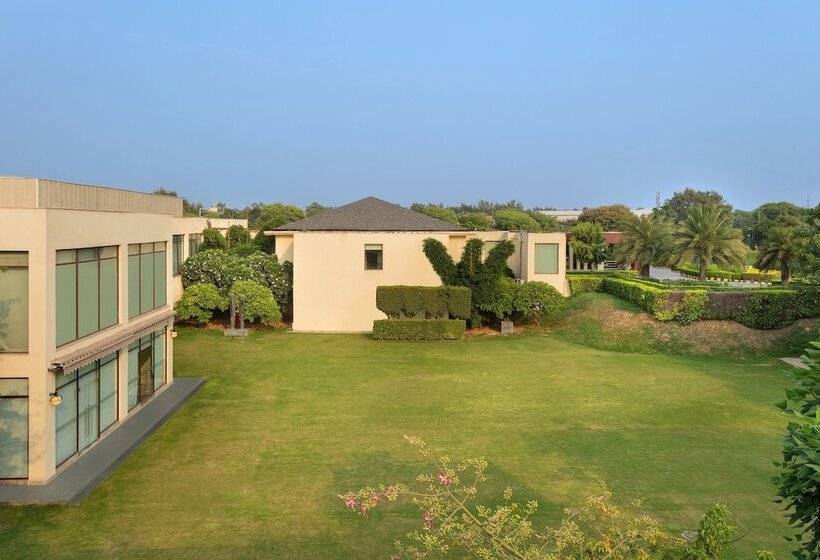 هتل Four Points By Sheraton New Delhi, Airport Highway