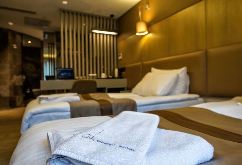 Fotos del hotel Gk Regency Suites:  3