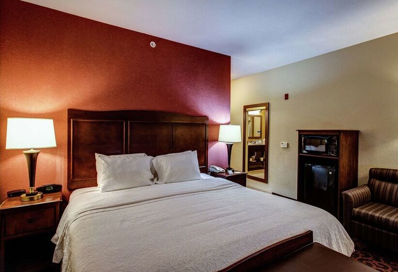فندق Hampton Inn Junction City