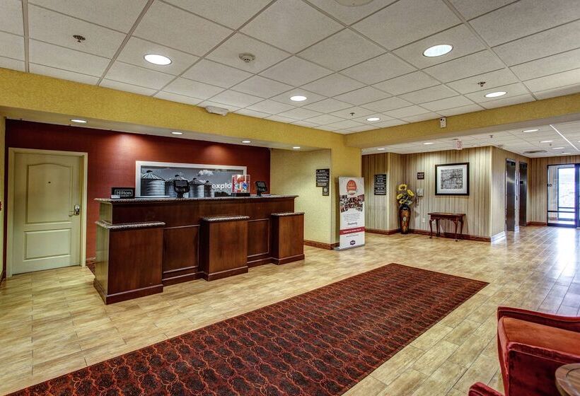 فندق Hampton Inn Junction City