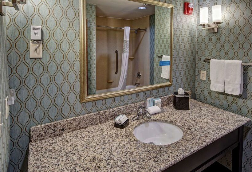 هتل Hampton Inn & Suites Clarksville