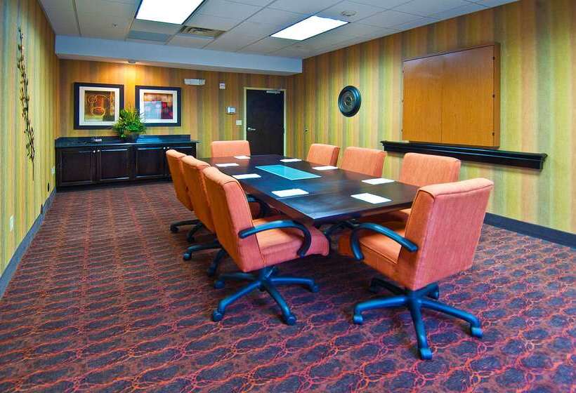 هتل Hampton Inn & Suites Elk City