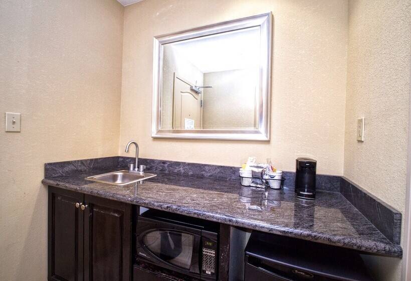 هتل Hampton Inn & Suites Elk City