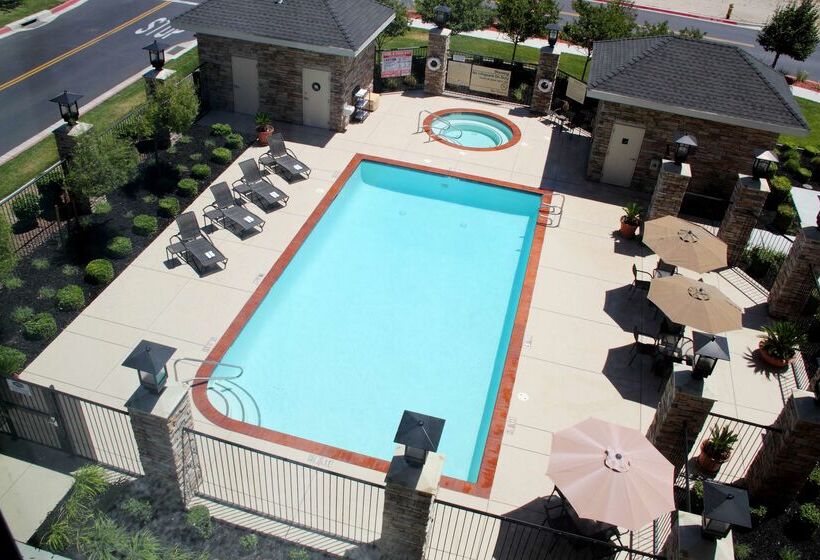 هتل Hampton Inn & Suites Manteca