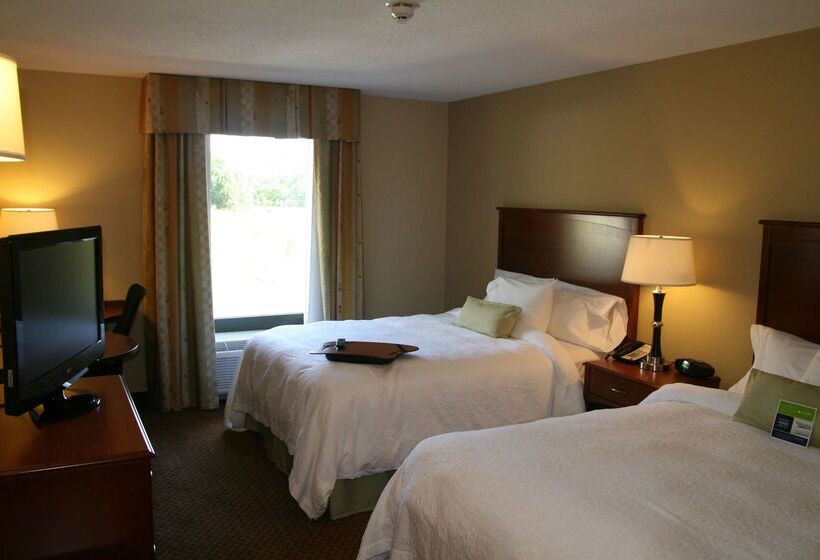ホテル Hampton Inn & Suites Warren