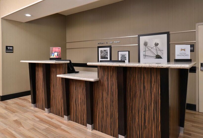 هتل Hampton Inn Van Horn