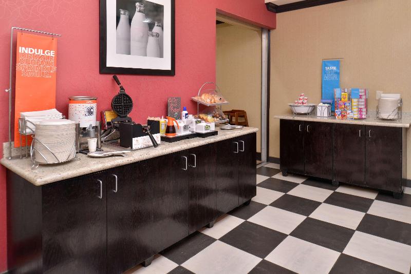 هتل Hampton Inn Van Horn